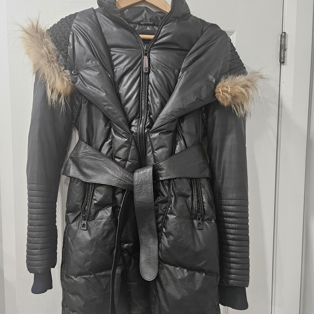 Women's Black Puffer Coat with Fur Trim